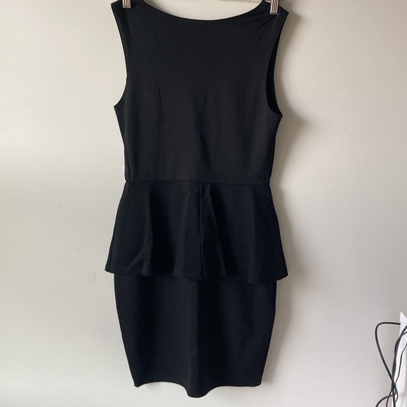 Dress - Picture 2 of 4